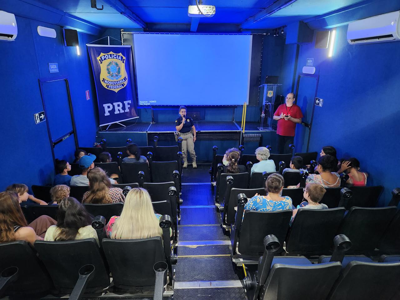 3ª Edição da Carreta Cinema da PRF passou por Barra Velha