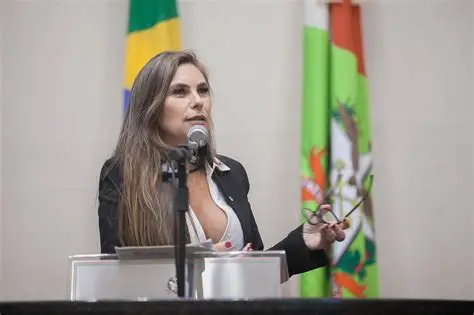Deputada Paulinha sobre os feminicídios deste fim de semana: “Onde estamos errando?”