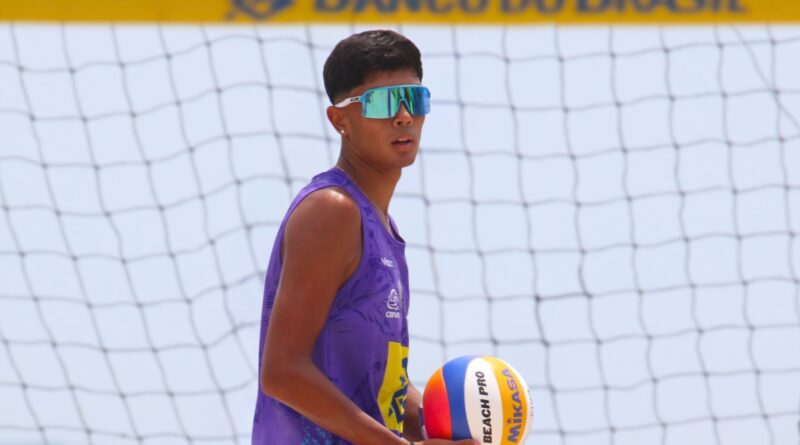Seleção brasileira de vôlei de praia convoca atleta de Navegantes para intercâmbio na França