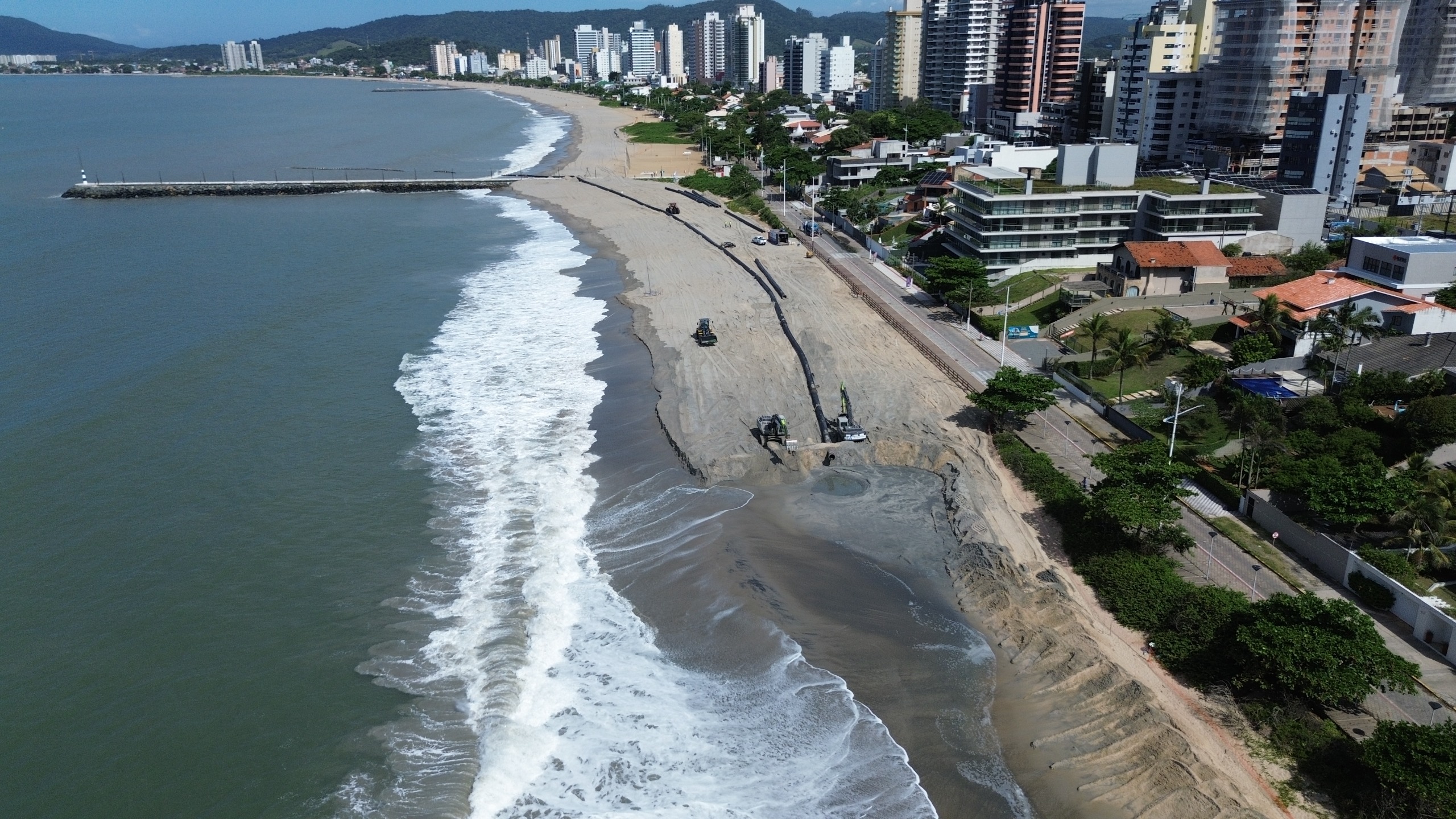 Novo trecho de 400 metros é liberado e megaobra da Praia Central entra na fase final; readequação da orla já se aproxima dos 300 metros concluídos