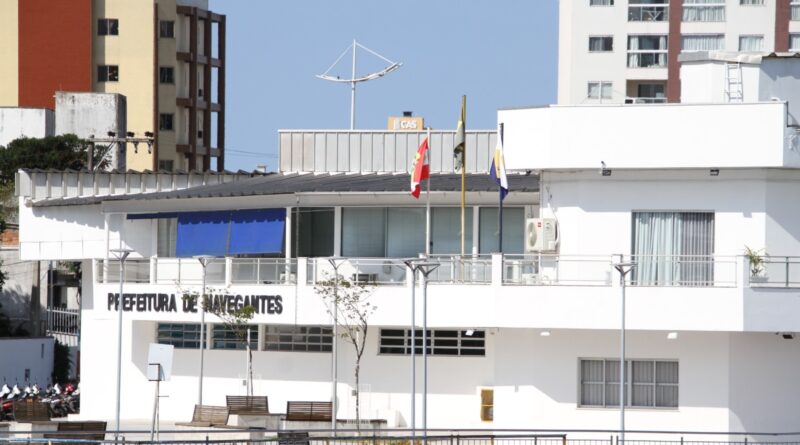 TJ determina que grevistas de Navegantes fiquem a mais de 200 metros de prédios públicos e parem de constranger servidores