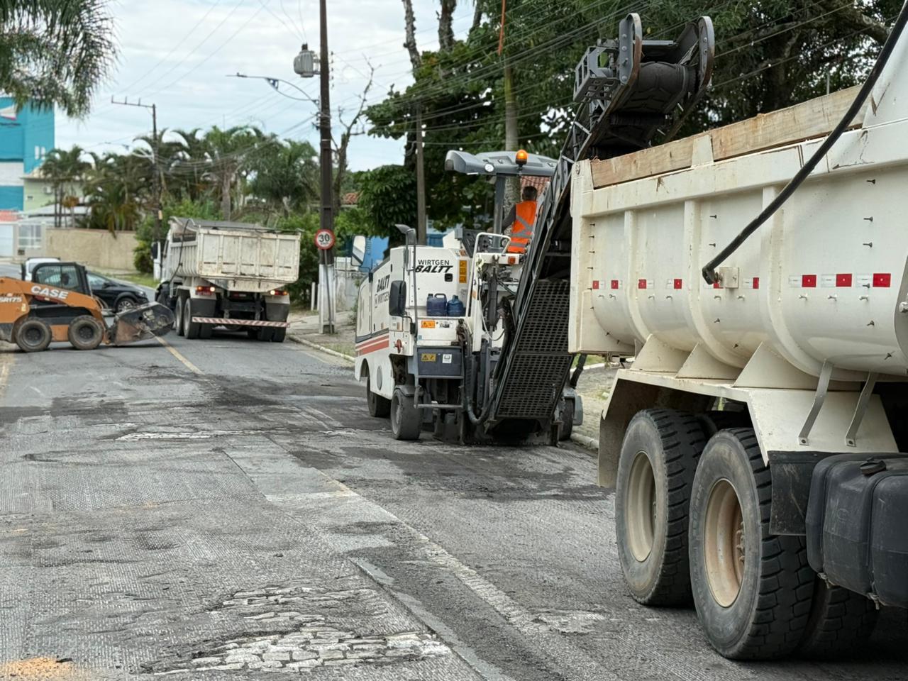 Secretaria de Obras inicia recuperação asfáltica da Avenida São João
