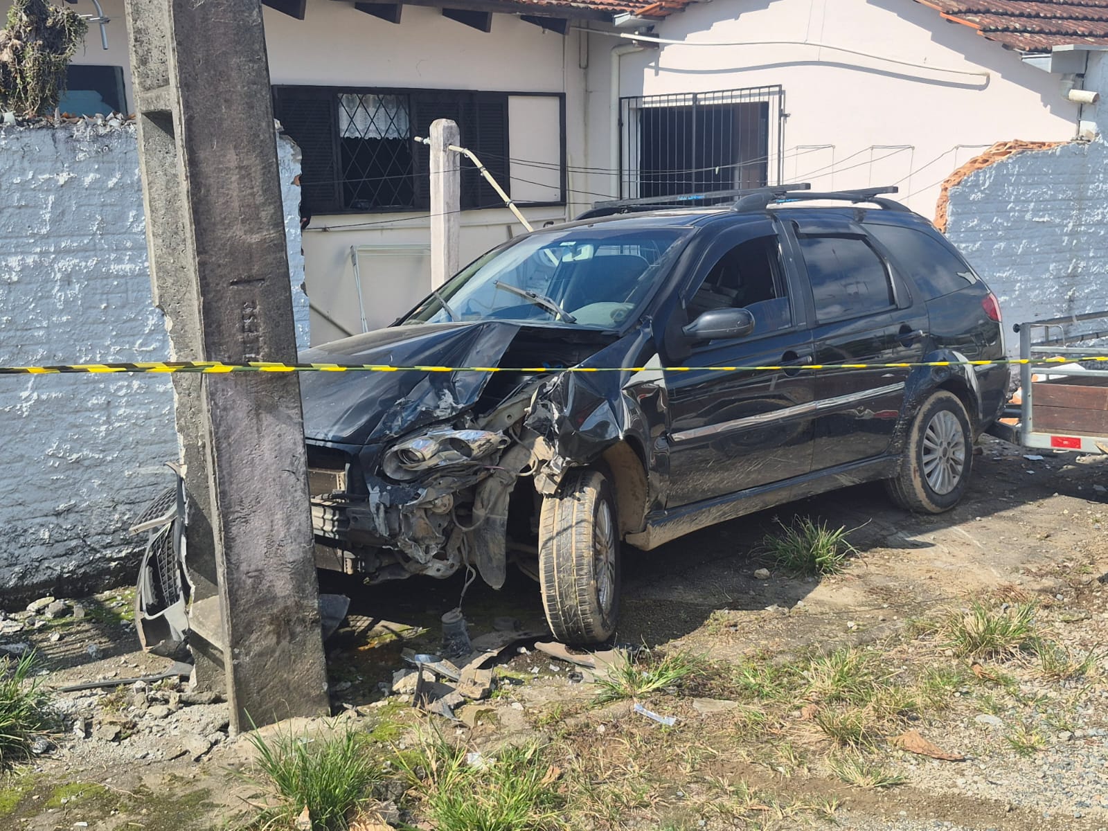 Bombeiros de Penha atendem acidente na Praia Alegre