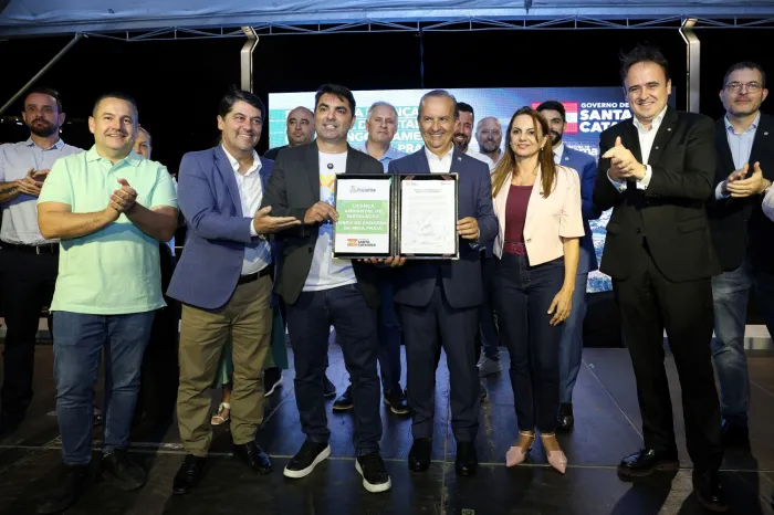 Governo do Estado entrega licença para alargamento da faixa de areia na Praia de Meia Praia em Itapema