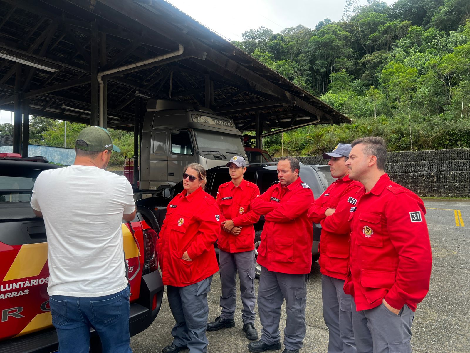 Bombeiros Voluntários de Penha participam de capacitação sobre operação e legislação de drones em Joinville