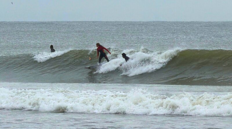 Estreia do Circuito Navegantes de Surf 2026 reúne 102 atletas na Praia Central
