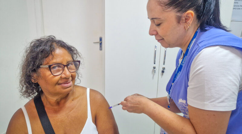 Baixa cobertura vacinal contra a gripe em grupos prioritários gera preocupação na saúde em Navegantes
