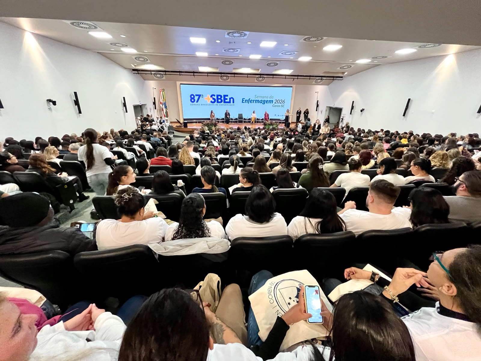 Profissionais da enfermagem de Barra Velha participam da Semana da Enfermagem 2026 em Florianópolis