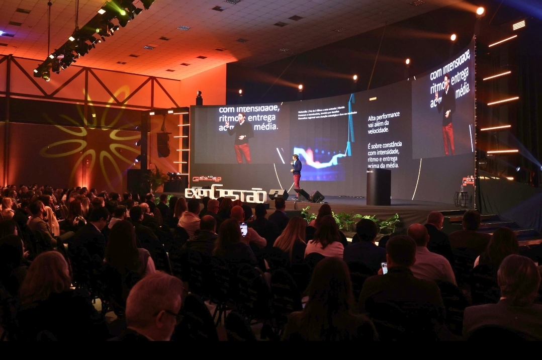 Painel da ArcelorMittal na ExpoGestão destaca o motorsport como uma plataforma estratégica para geração de valor de marca e conexão com o negócio