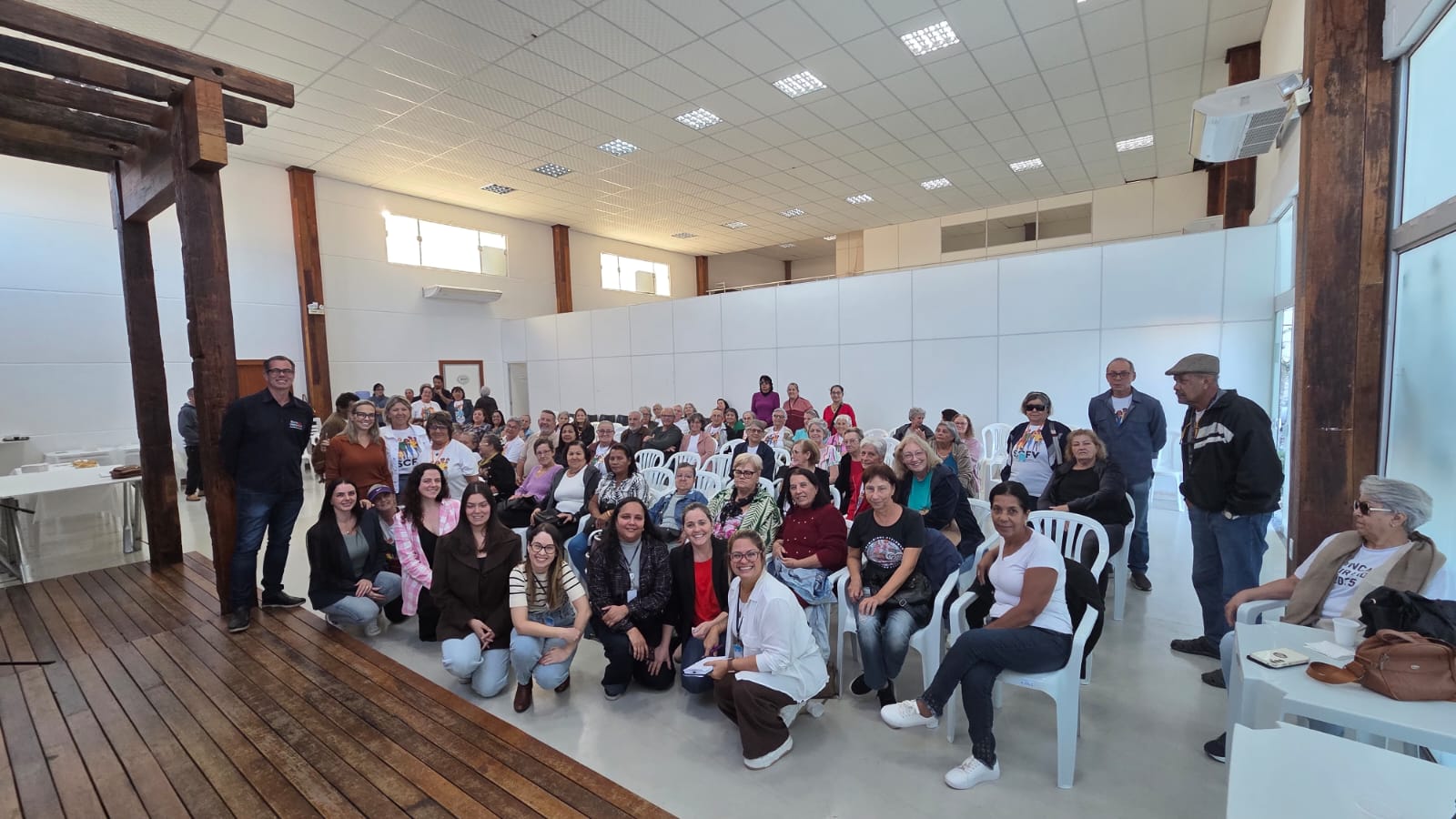 Assistência Social de Barra Velha promove roda de conversa com a secretária de saúde para idosos