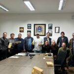 Pescadores artesanais francisquenses recebem geolocalizadores para reforçar segurança em alto mar