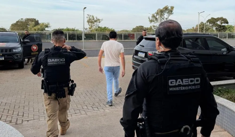 Tiago Baltt é trazido de Brasília para o Complexo Penitenciário Canhanduba em Itajaí