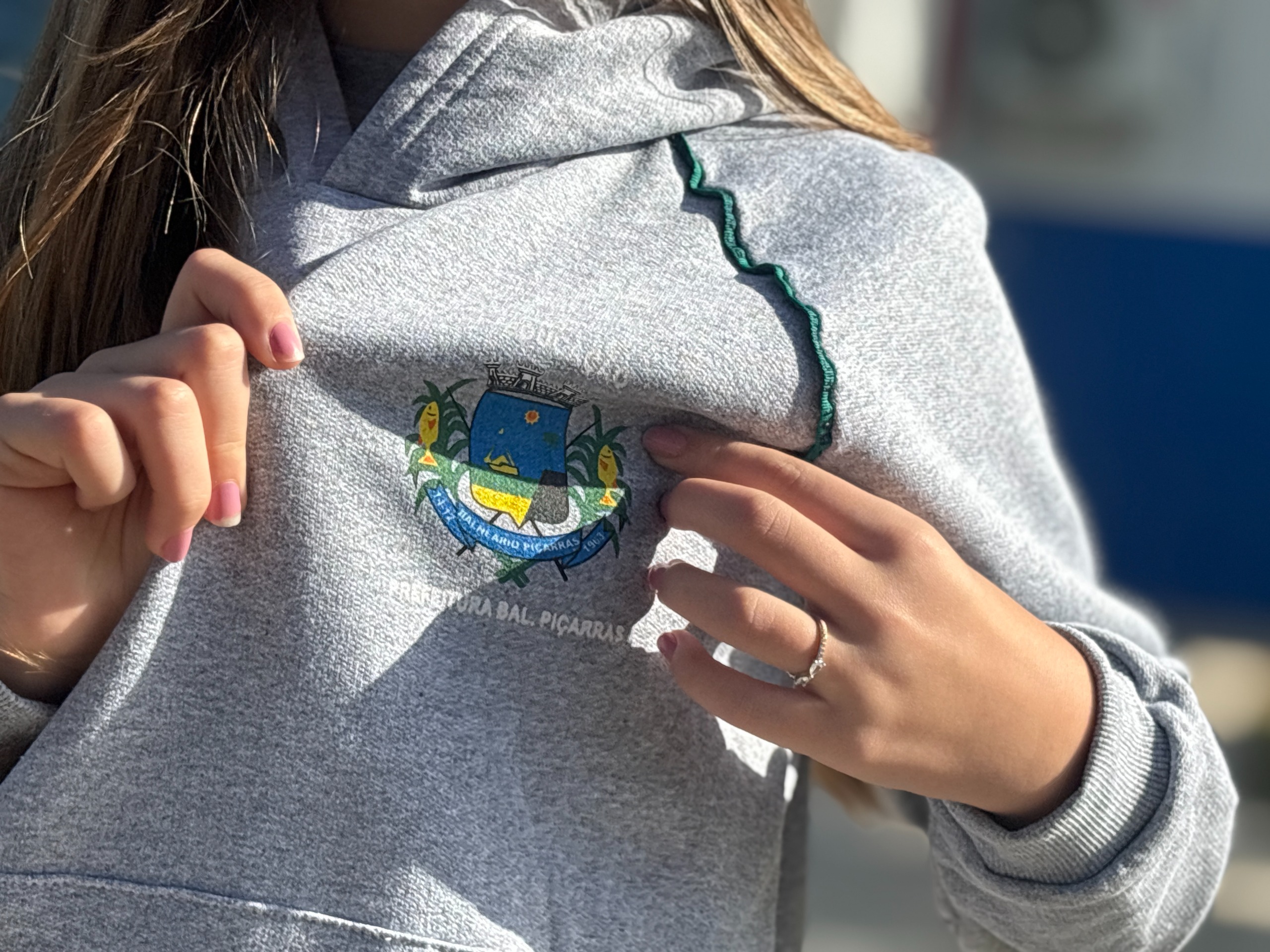 Educação inicia entrega dos uniformes de inverno na Rede Municipal de Ensino