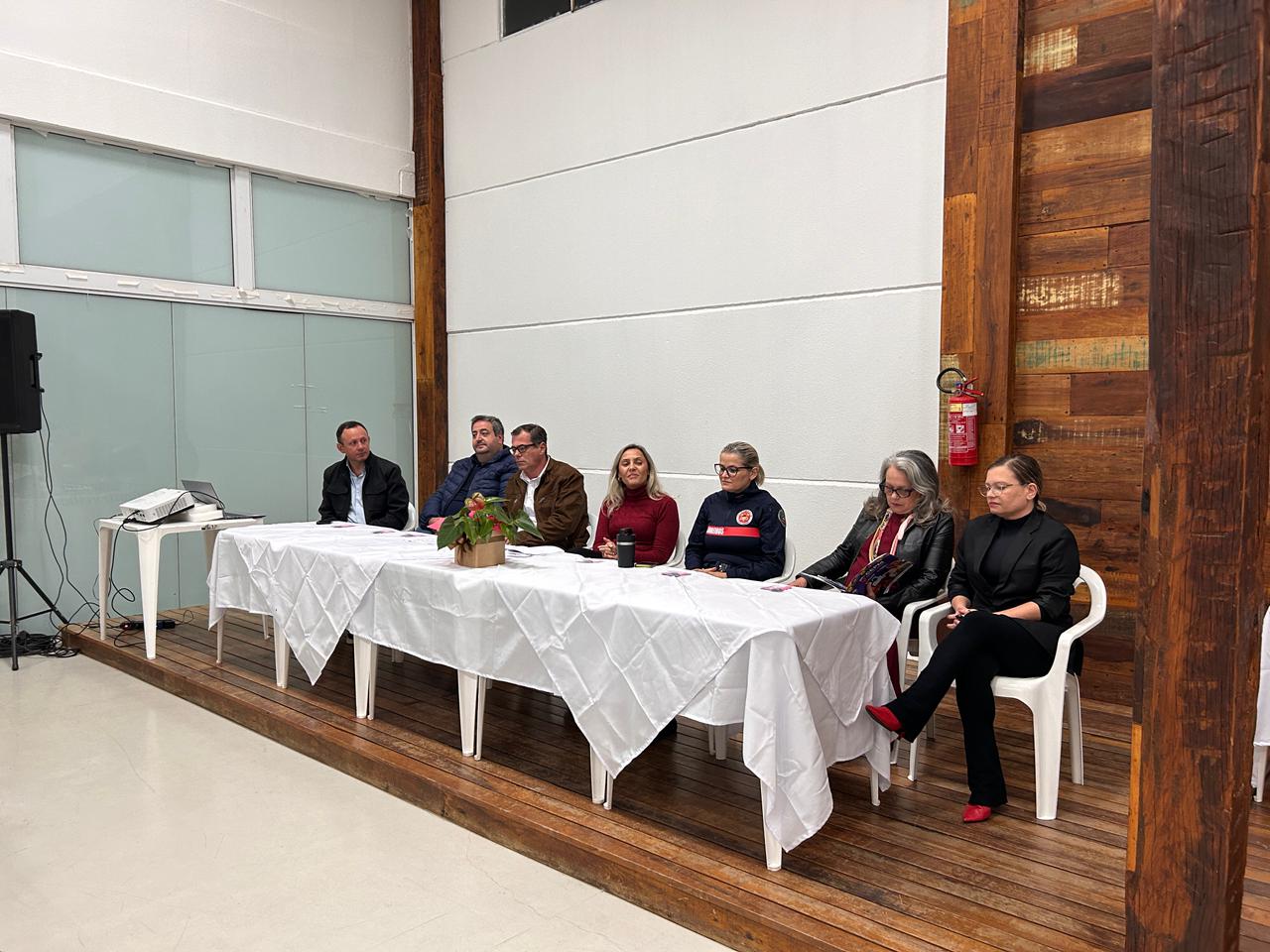 Seminário marca início da formação do Conselho Municipal dos Direitos da Mulher em Barra Velha