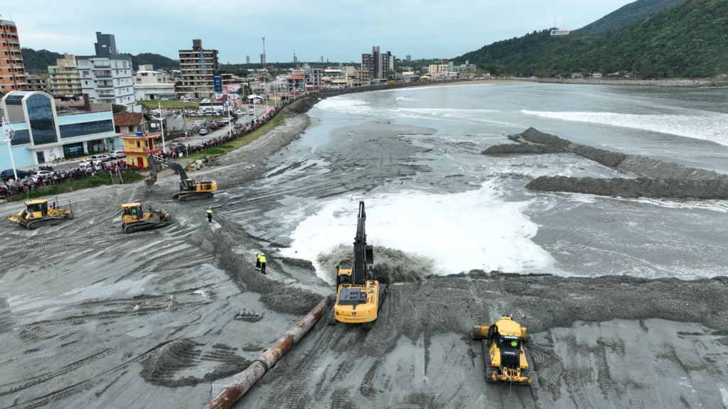 Mais de 70% das obras do alargamento da Praia do Gravatá já estão concluídas