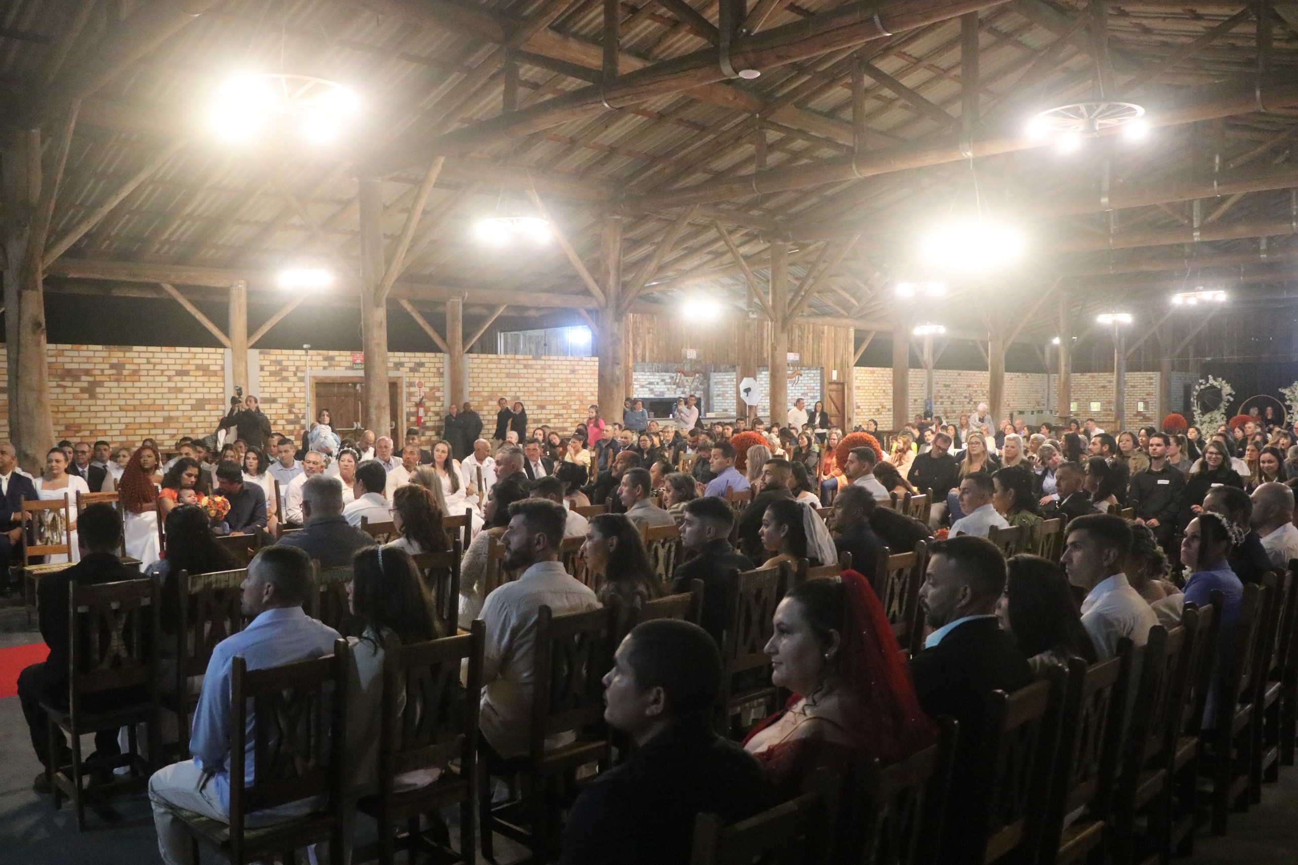 Casamento Coletivo une 43 casais de Barra Velha e São João do Itaperiú em cerimônia emocionante