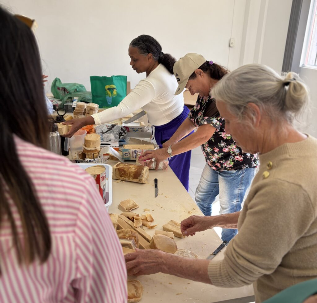 Projeto transforma óleo usado em sabão no bairro Nossa Senhora das Graças