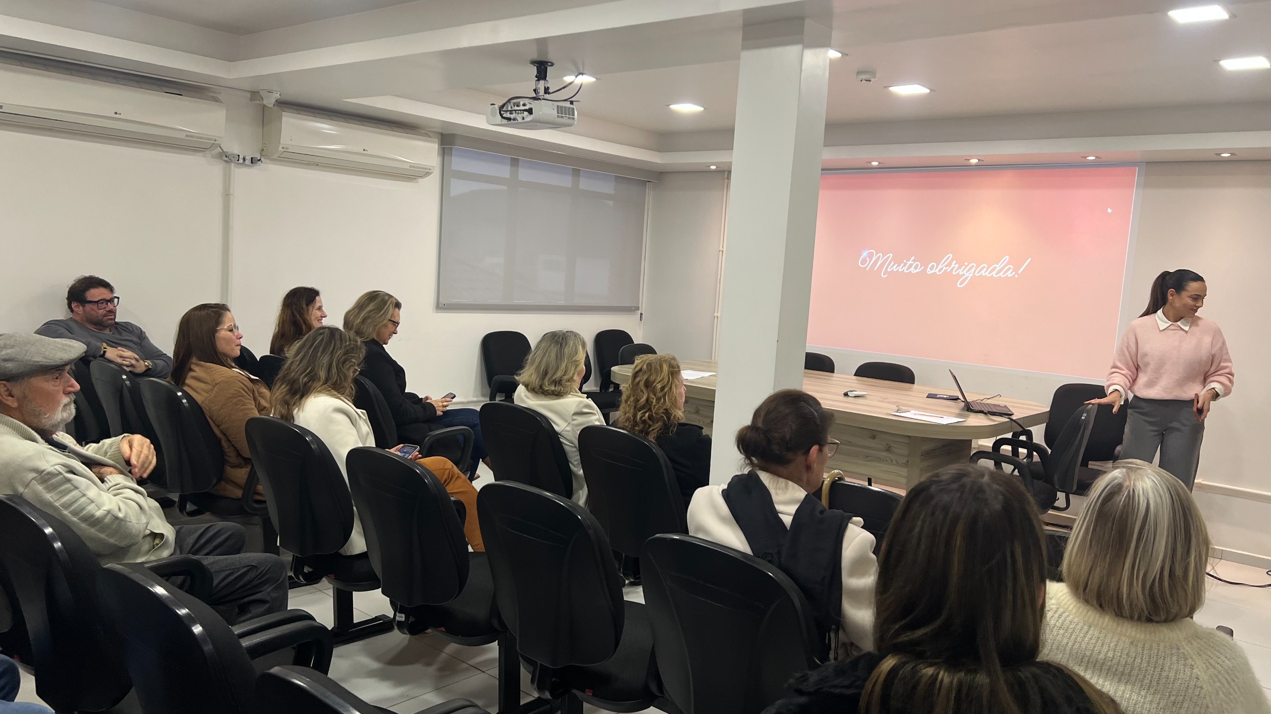 Café com Prosa reúne aposentados e pensionistas para momentos de informação e integração