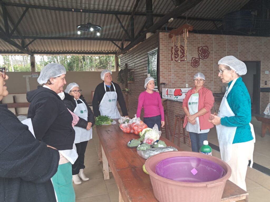 Curso de conservas incentiva agregação de valor à produção rural em Navegantes