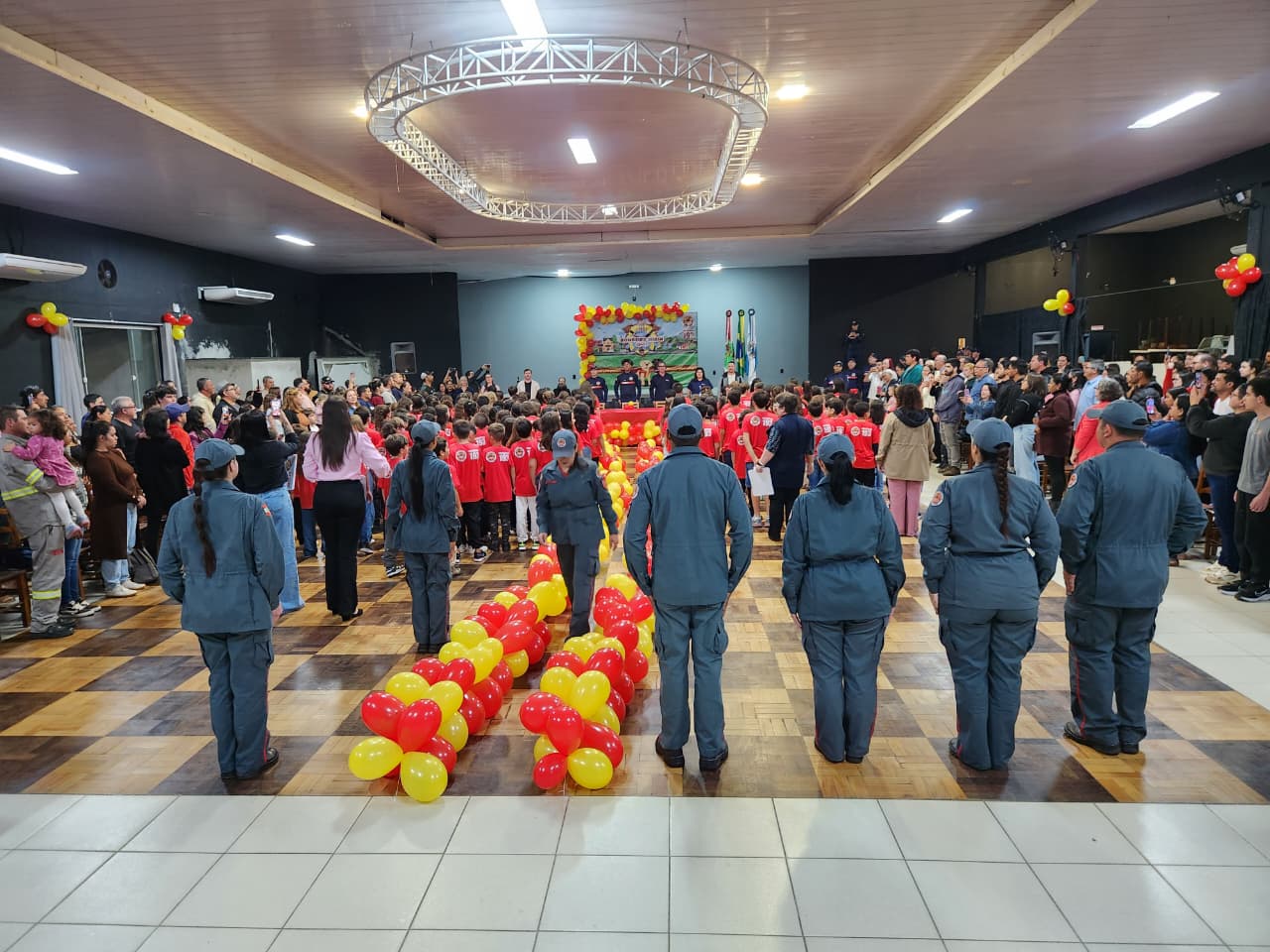Formatura do Projeto Bombeiro Mirim marca conquista de alunos e fortalece parceria pela educação
