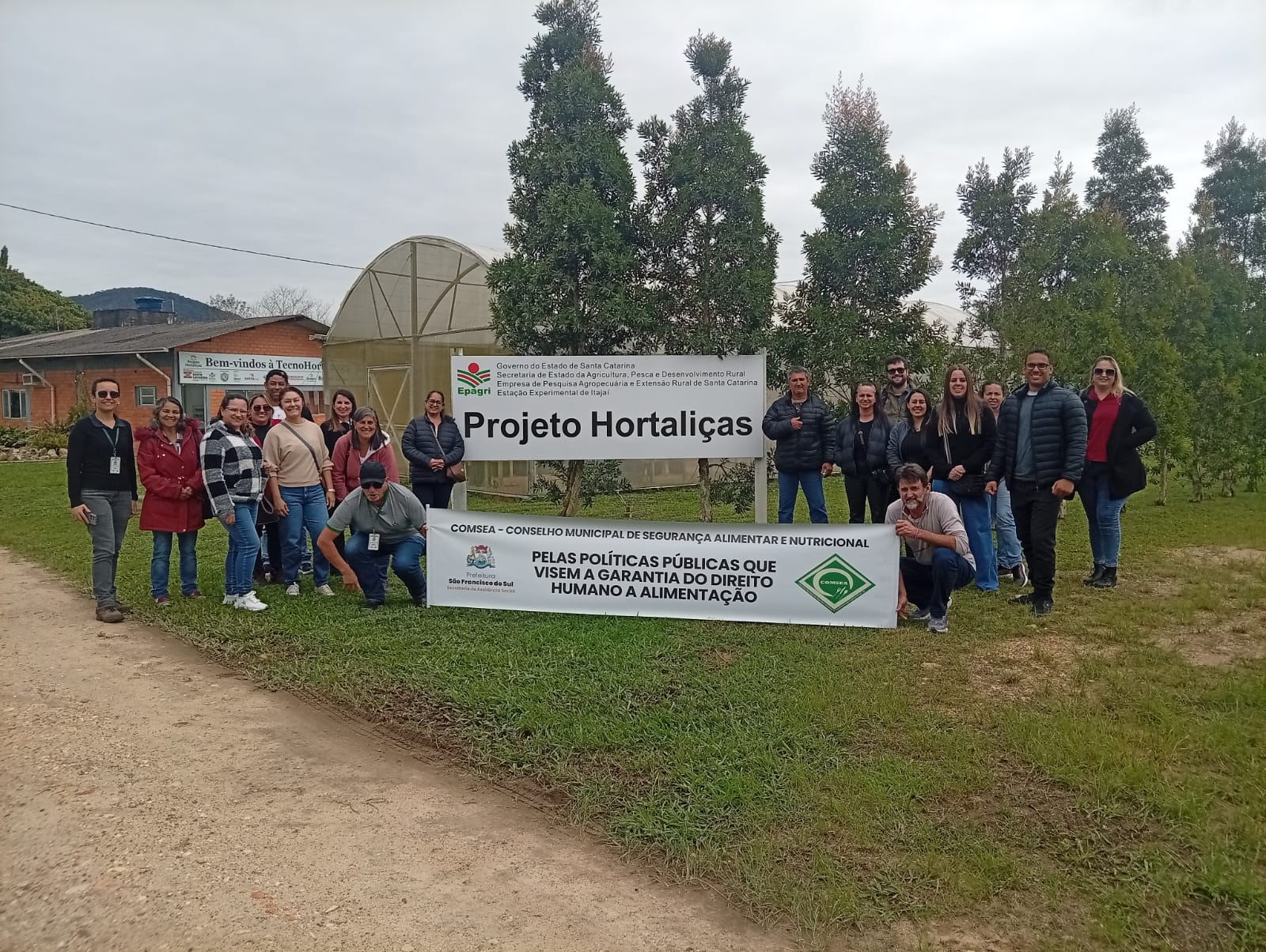 COMSEA promove visita técnica para ampliar conhecimentos sobre cultivo de hortas