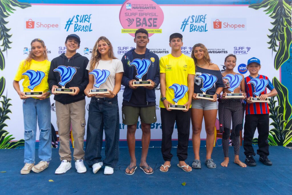 Campeões brasileiros do surf de base são definidos nas areias da Praia Central em Navegantes