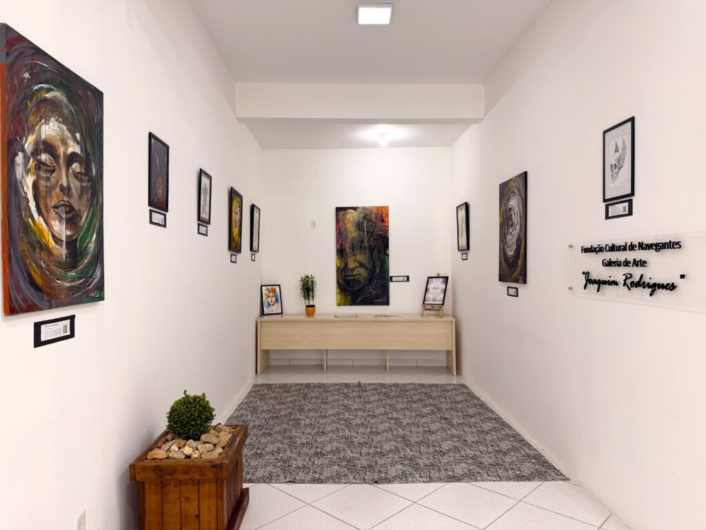 Exposição “Multiversos de Tintas e Artes” marca reinauguração da Galeria de Arte Joaquim Rodrigues em Navegantes