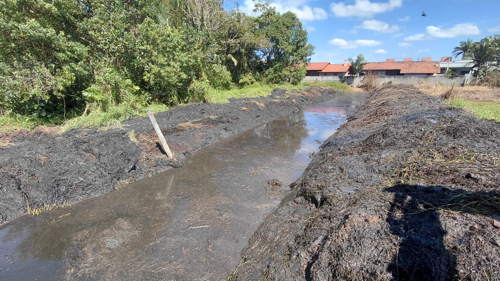 Secretaria de Obras de Balneário Piçarras intensifica serviços de limpeza e manutenção urbana