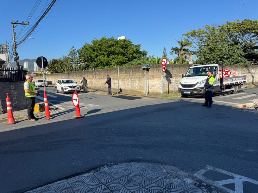 Mudança em cruzamentos no Centro de Navegantes busca mais segurança para motoristas e moradores