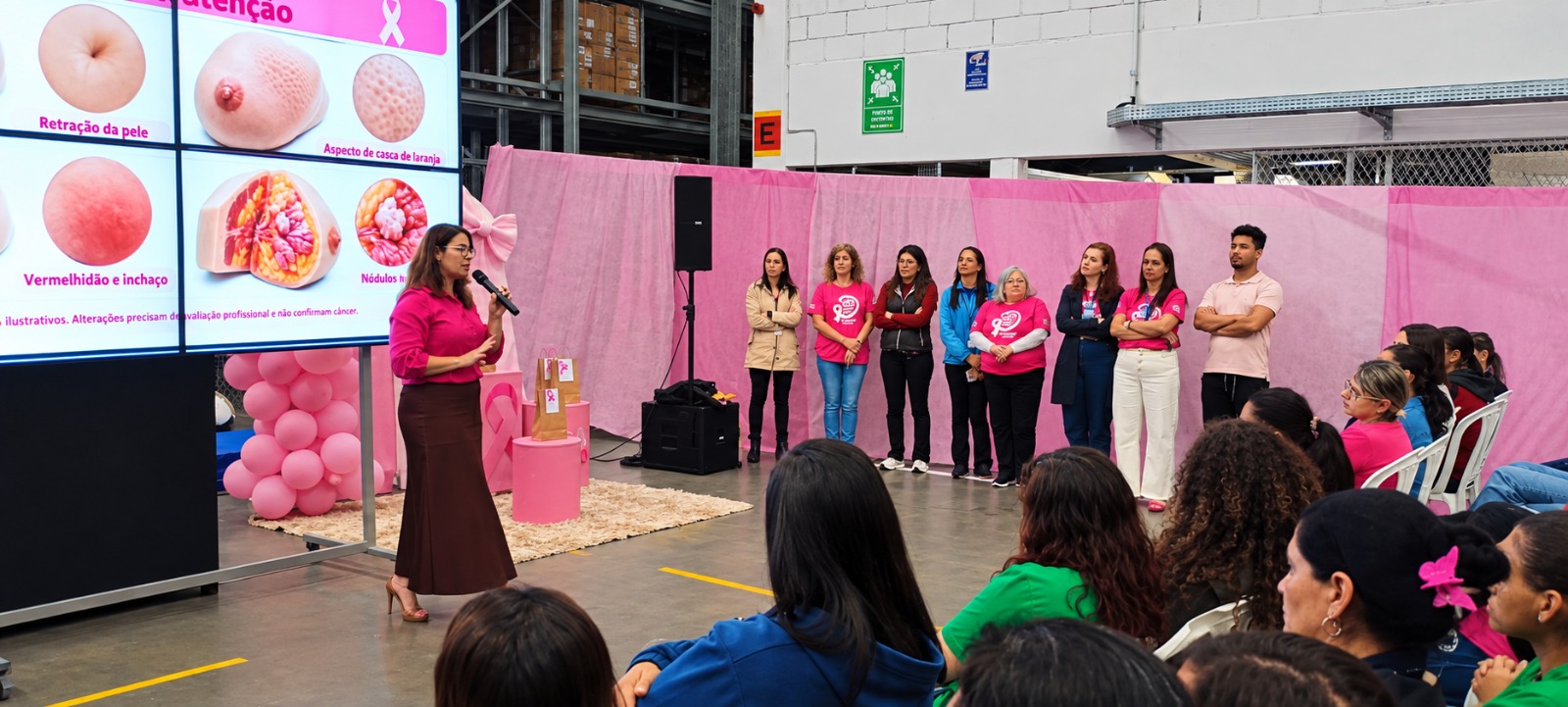 UBS São Cristóvão participa de ação da campanha Outubro Rosa em grande loja de departamentos de Barra Velha