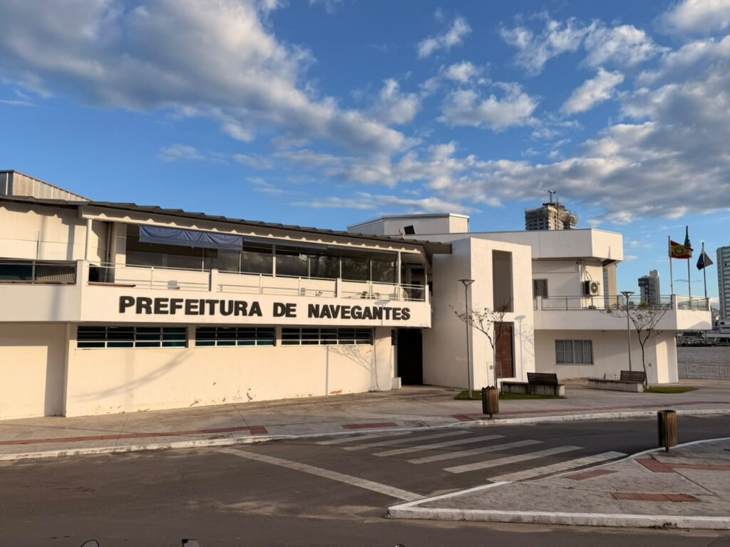 Prefeitura de Navegantes publica editais de processos seletivos para diversos cargos