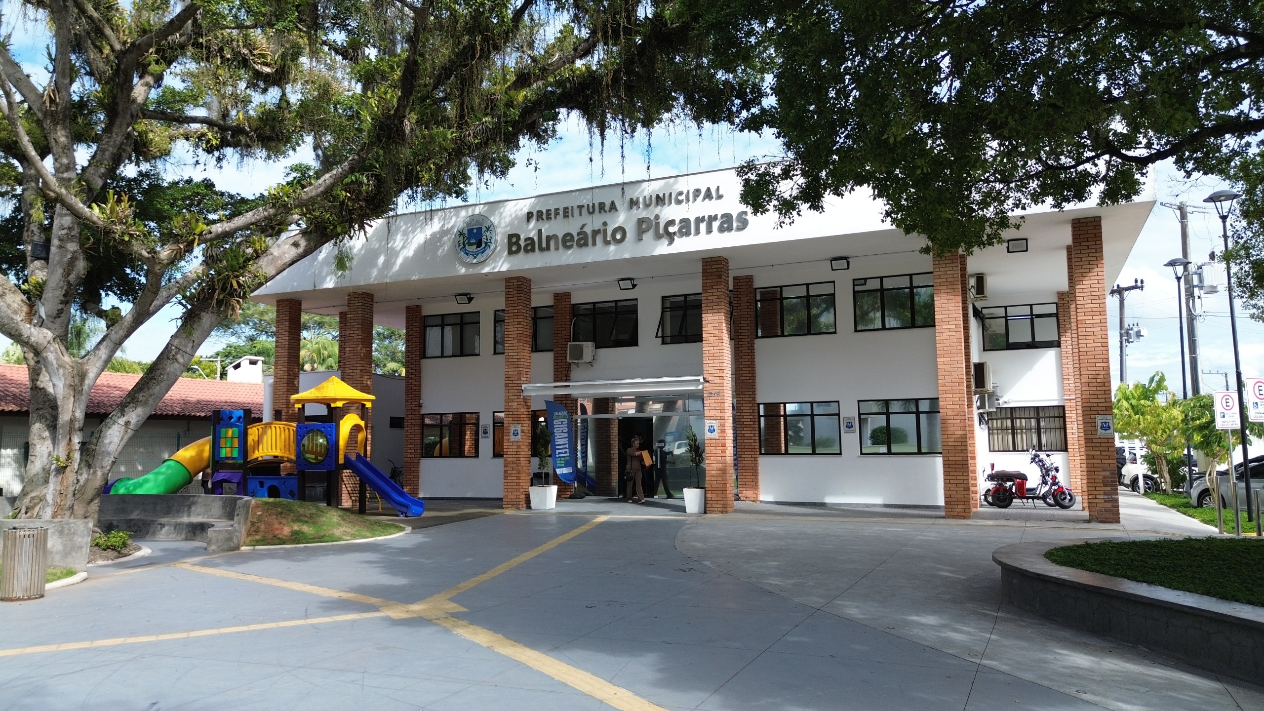 Prefeitura de Balneário Piçarras terá feriado estendido e ponto facultativo nos dias 30 de outubro e 2 de novembro